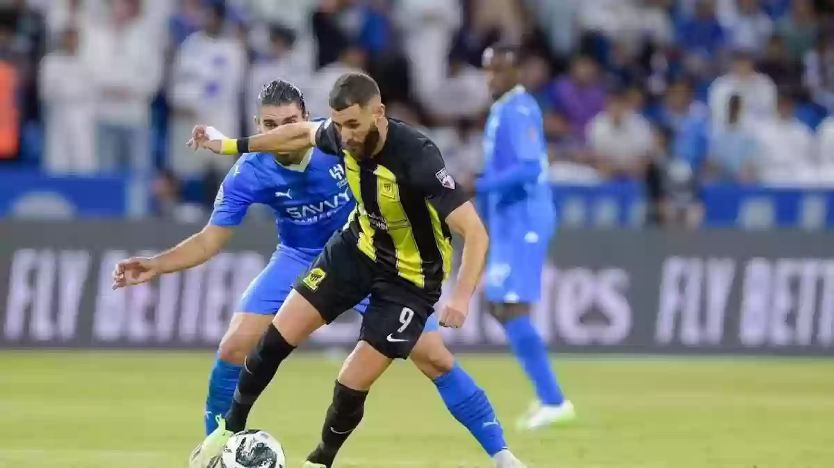 تقارير صحفية تكشف تطورات إصابة نجم الهلال السعودي قبل كلاسيكو الاتحاد